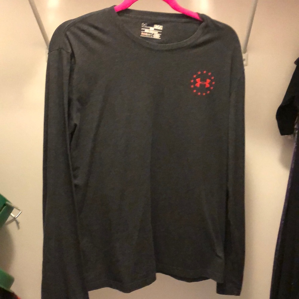 Men’s medium Under Armour long sleeved shirt